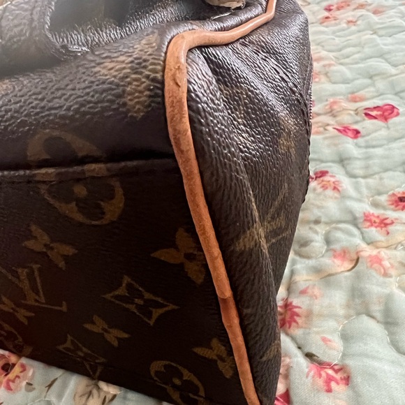 Louis Vuitton Manhattan PM, Authentic - Picture 13 of 16